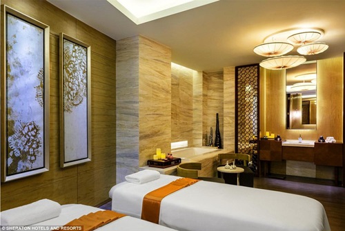 Cận cảnh siêu khách sạn hình bánh rán 11