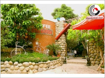 Mẫu Cafe Sân Vườn Nhỏ Xinh cafe-san-vuon-dep